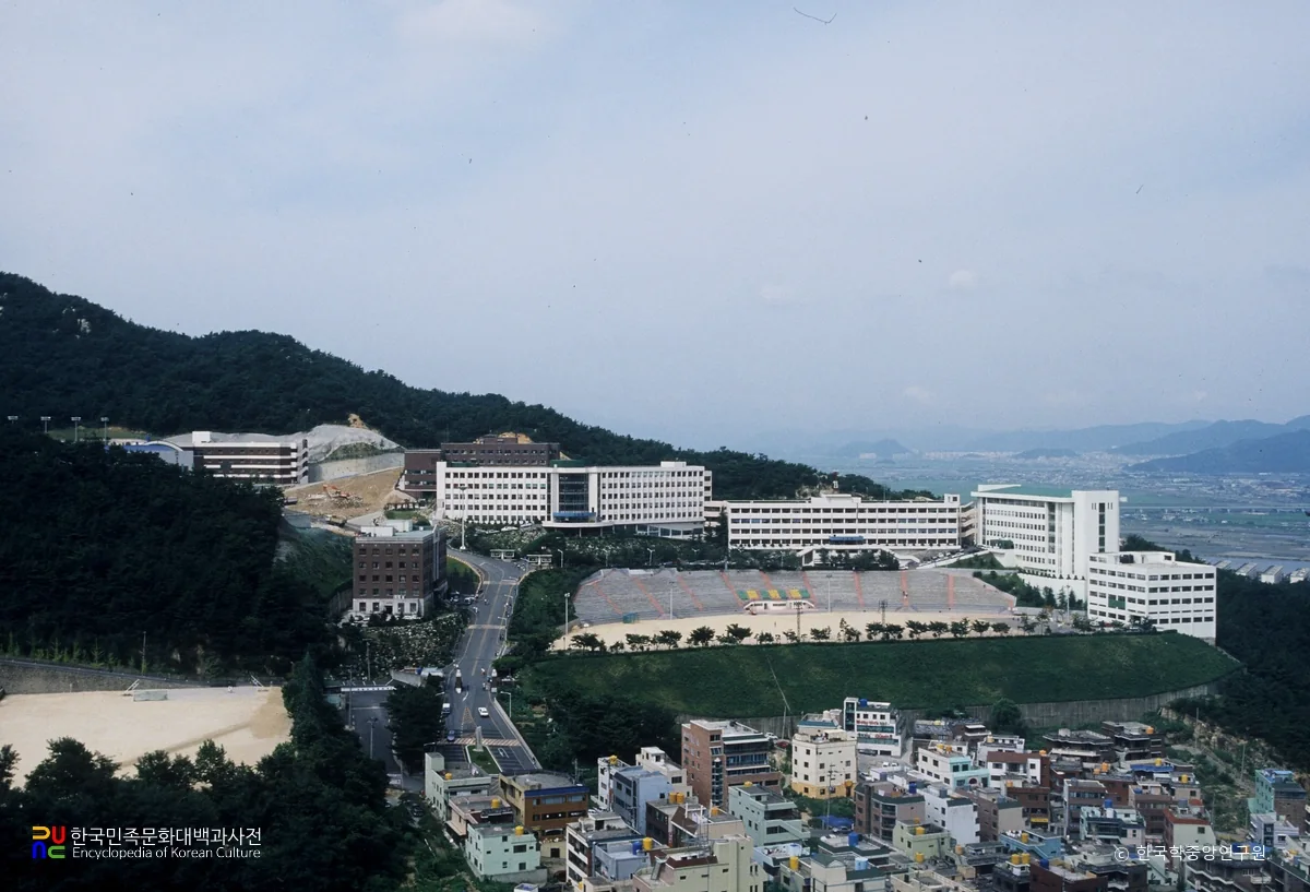 Toàn cảnh khuôn viên BIST trong ảnh tư liệu mang tên cũ Busan Information College
