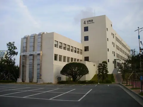 Tòa Sanghakgwan thuộc khuôn viên Đại học Kyungsung, ảnh tư liệu năm 2008