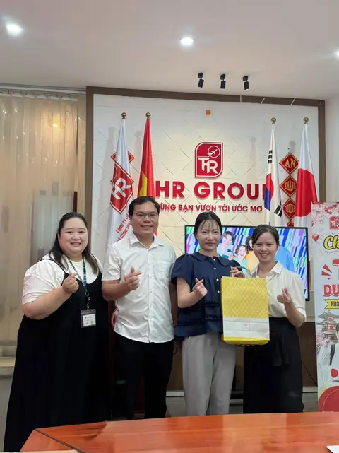 Đại diện Học viện Nhật ngữ Canaan và đội ngũ THR GROUP tại buổi gặp gỡ ở văn phòng công ty