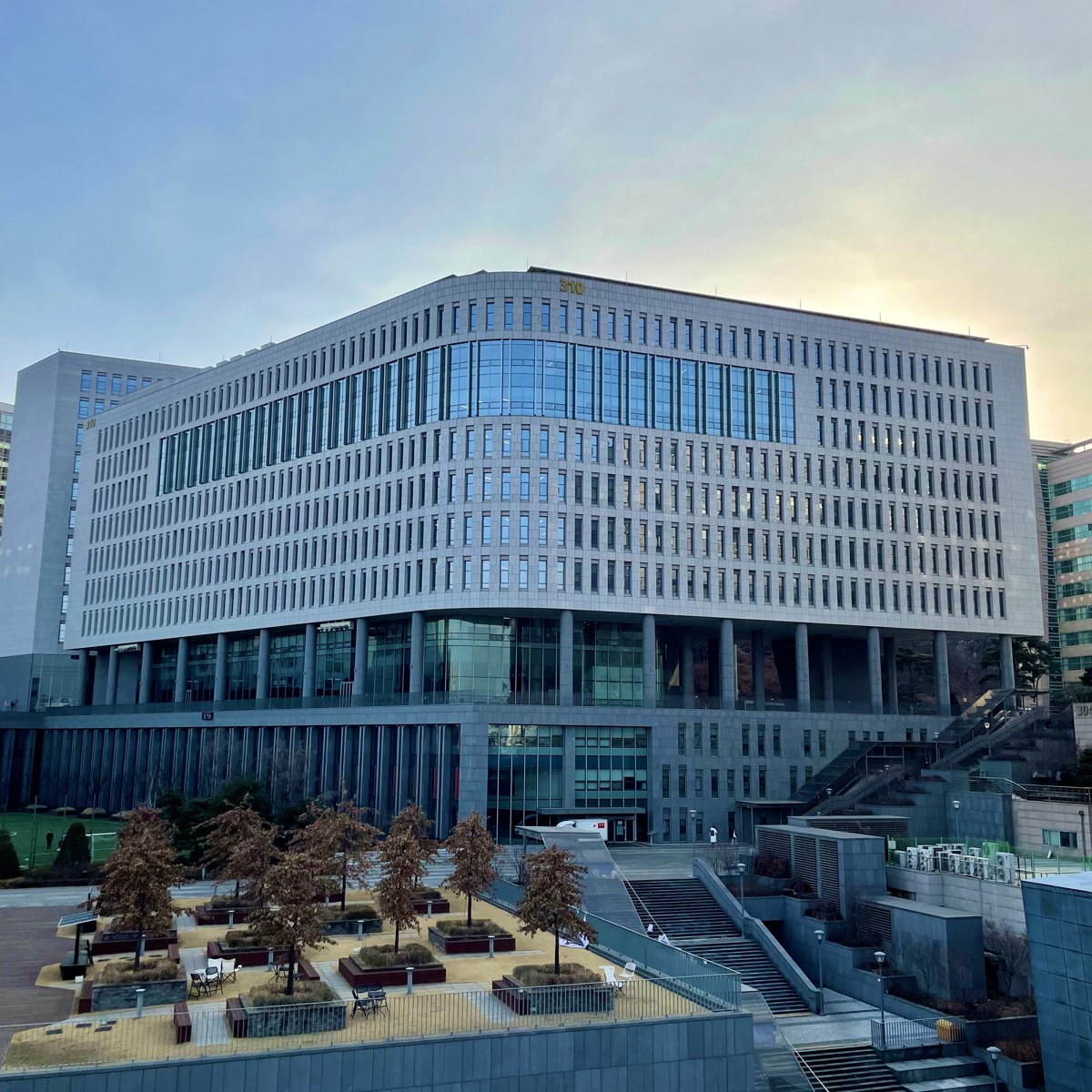 Tòa nhà 310 trong khuôn viên Chung-Ang University tại Seoul