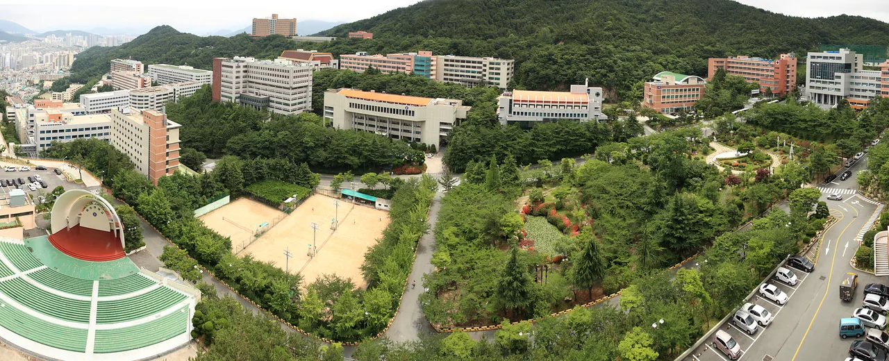 Toàn cảnh cơ sở Gaya của Đại học Dong-Eui tại Busan năm 2013