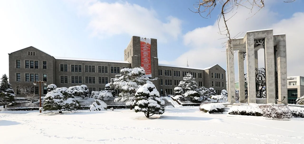 Khuôn viên Dongguk University Seoul trong mùa đông