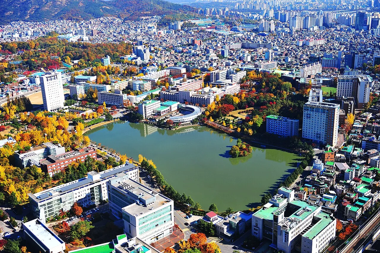 Toàn cảnh cơ sở Seoul và hồ Ilgam của Đại học Konkuk, ảnh tư liệu năm 2013.