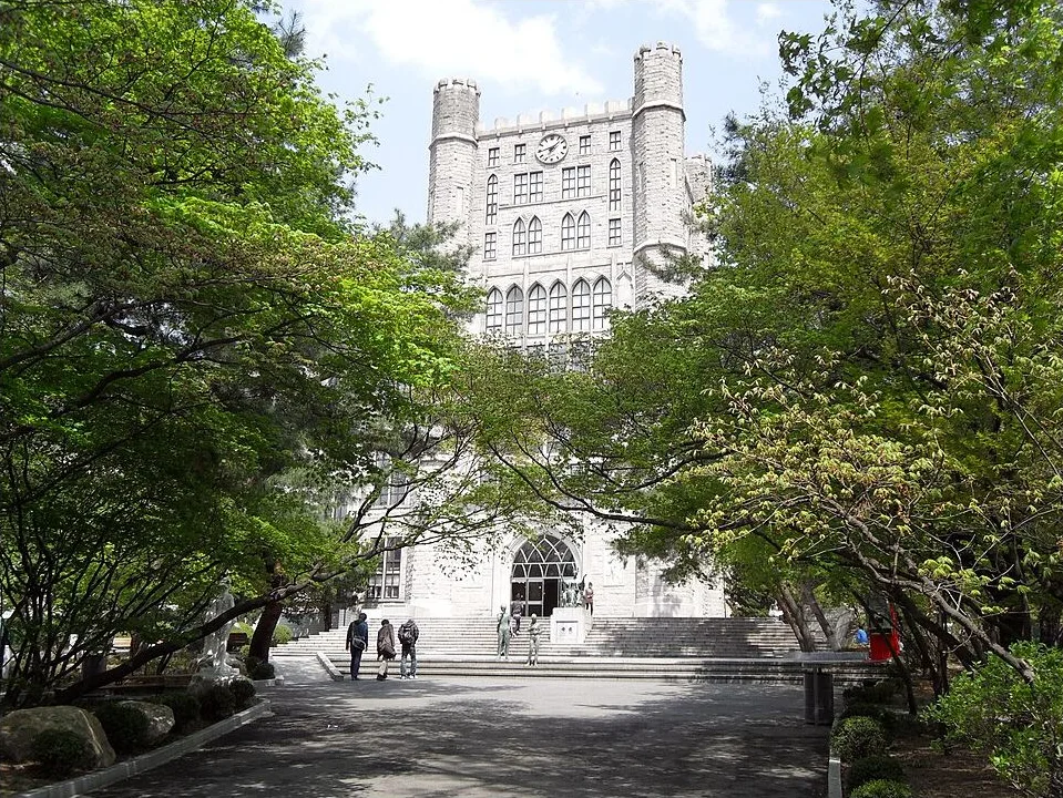 Thư viện trung tâm và bảo tàng tại cơ sở Seoul của Đại học Kyung Hee