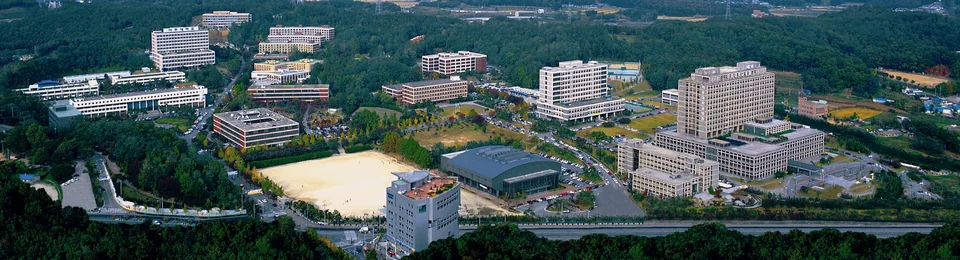 Toàn cảnh khuôn viên Đại học Ajou tại Suwon, tư liệu công bố năm 2007