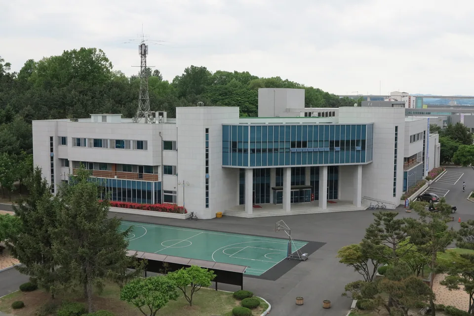Tòa nhà sinh viên và sân thể thao KNUE tại Cheongju, ảnh năm 2016