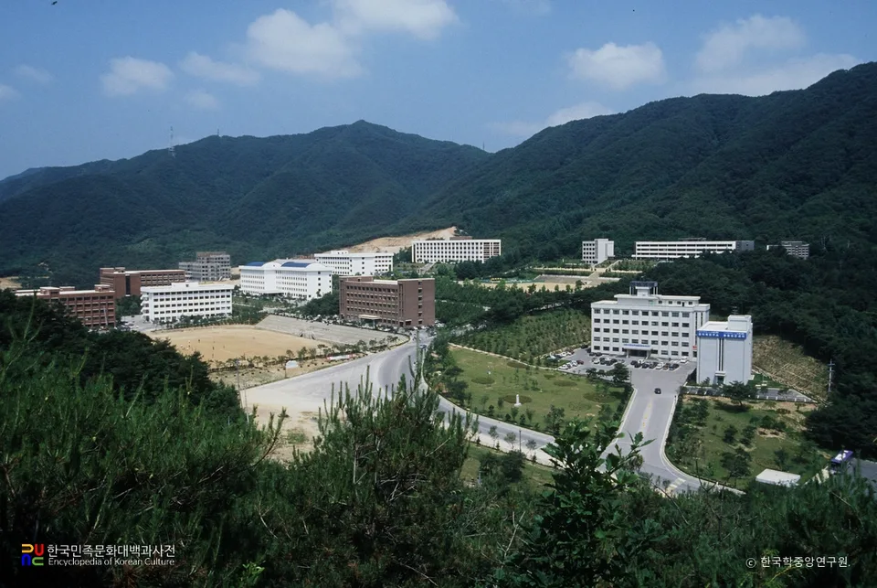 Ảnh tư liệu khuôn viên Semyung tại Jecheon, nguồn Viện Nghiên cứu Hàn Quốc học, không công bố năm chụp