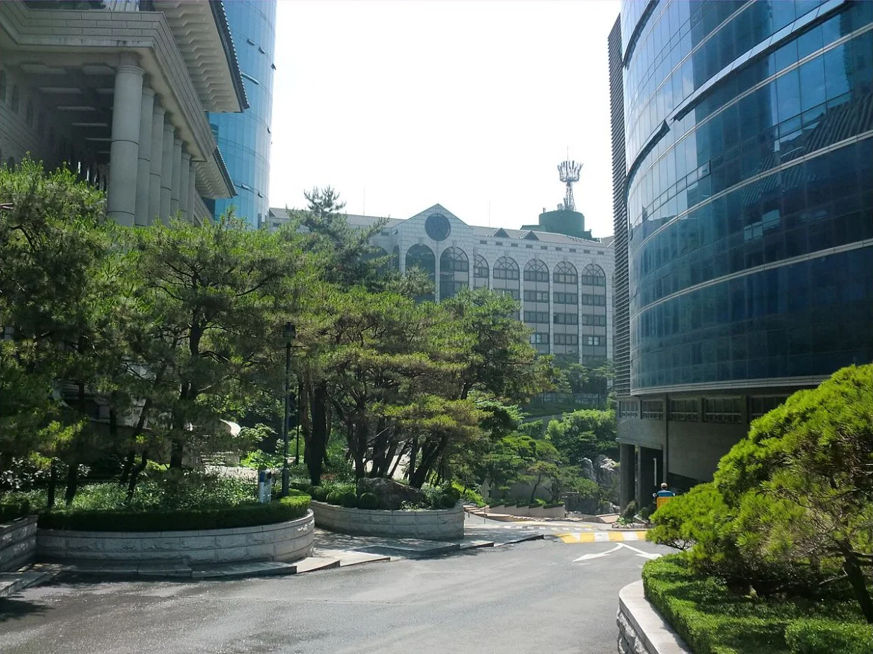 Không gian giữa các tòa nhà trong khuôn viên Seokyeong University