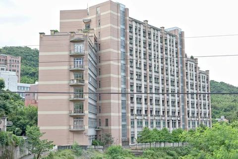Tòa giảng dạy và nghiên cứu số 2 tại cơ sở Ngoại Song Khê Đại học Đông Ngô, ảnh năm 2023