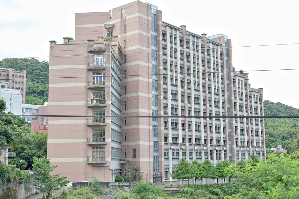 Tòa giảng dạy và nghiên cứu số 2 tại cơ sở Ngoại Song Khê Đại học Đông Ngô, ảnh năm 2023