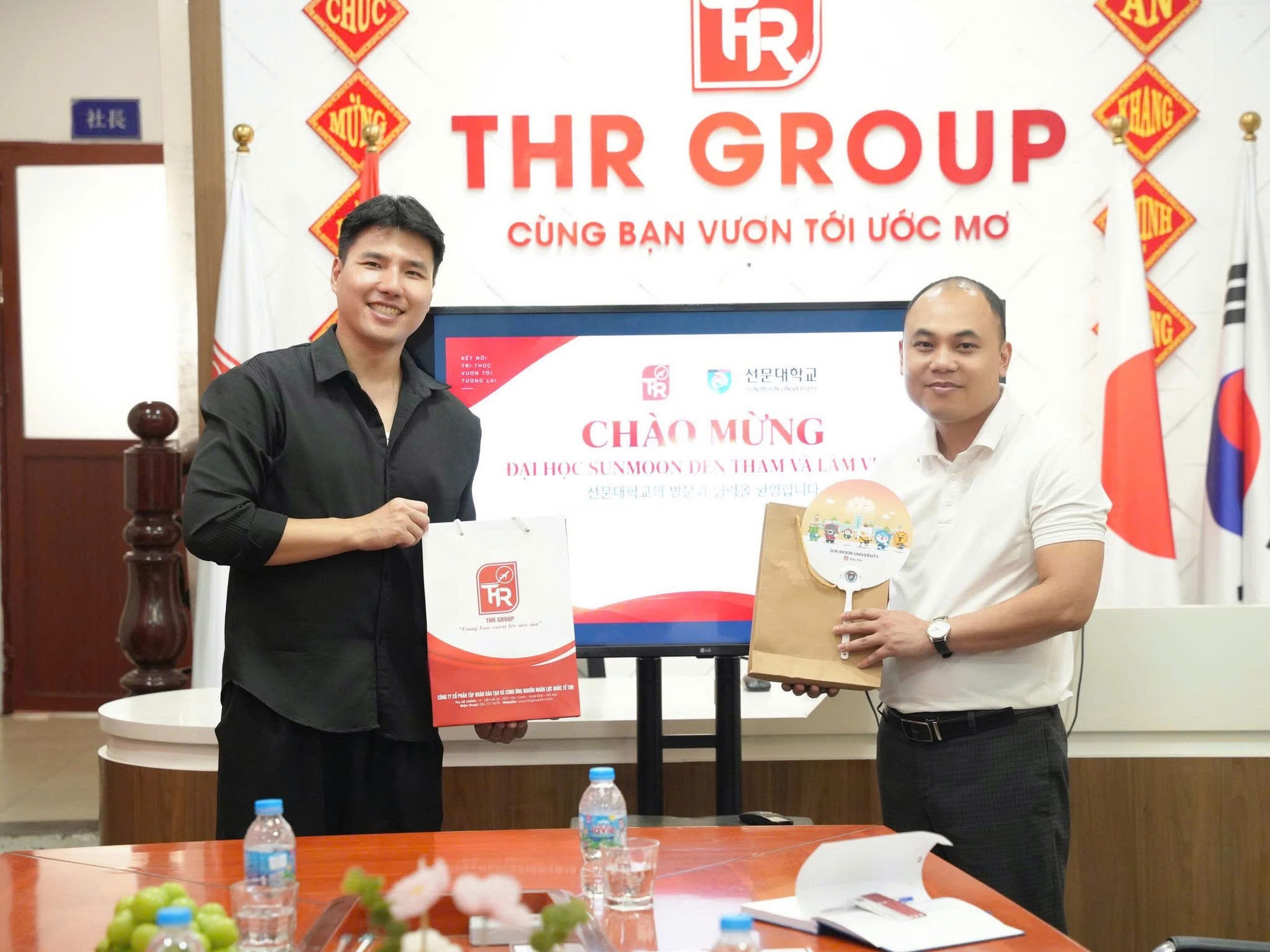 Đại diện THR GROUP và Đại học Sun Moon tại buổi gặp gỡ ở văn phòng THR
