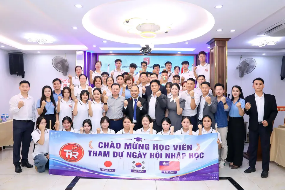 Học sinh và đại biểu tham dự ngày hội nhập học tại THR.