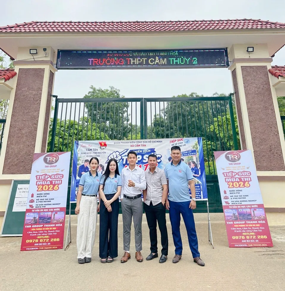 Đội ngũ THR trong hoạt động Tiếp sức mùa thi tại Trường THPT Cẩm Thủy 2, Thanh Hóa.