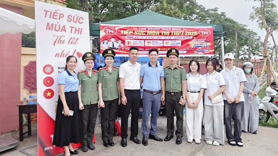THR GROUP Ninh Bình đồng hành cùng hoạt động tại điểm thi.
