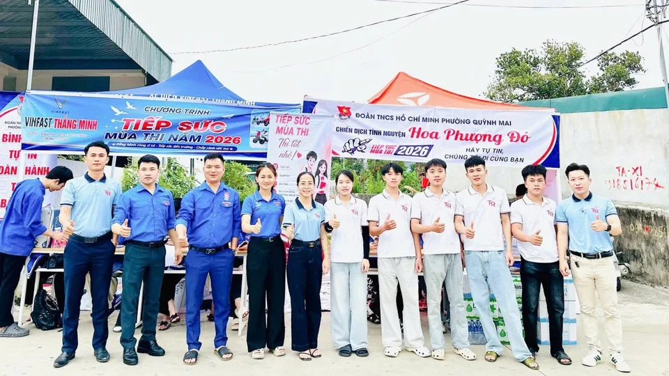 Đội ngũ THR cùng lực lượng tình nguyện trong chương trình Tiếp sức mùa thi tại Nghệ An.
