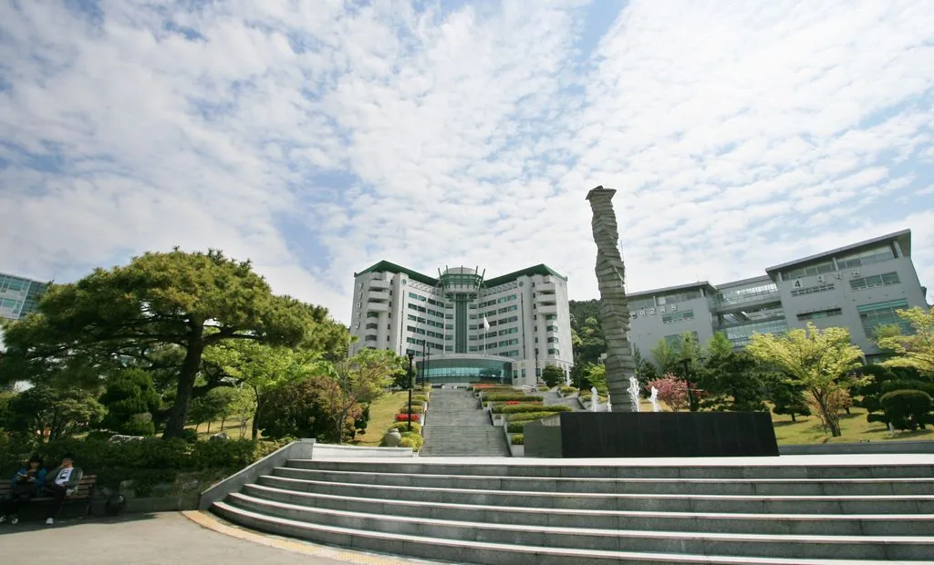 Toàn cảnh khuôn viên Đại học Tongmyong tại Busan, ảnh tư liệu năm 2007