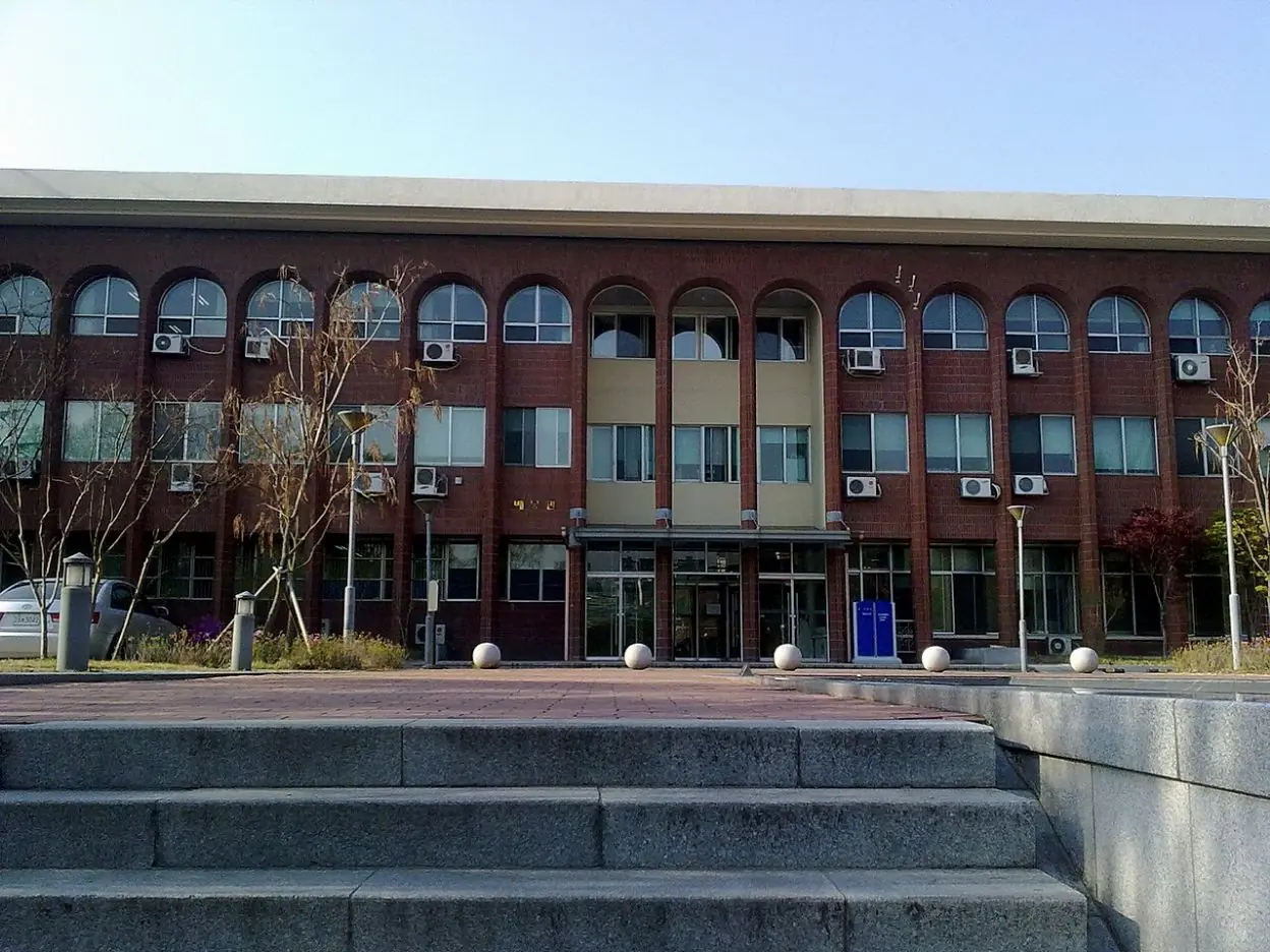 Tòa Baebong Hall trong khuôn viên University of Seoul